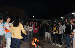 乐玩LEWIN时代公司篝火晚会