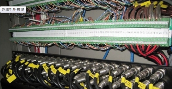 网络机柜要怎么排线