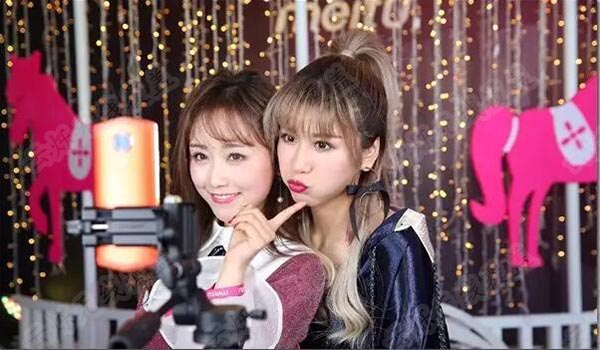 美图T8发布会现场的网红图2